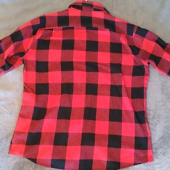 Red n black white pearl snap down shirt, large - Picture 3 of 4
